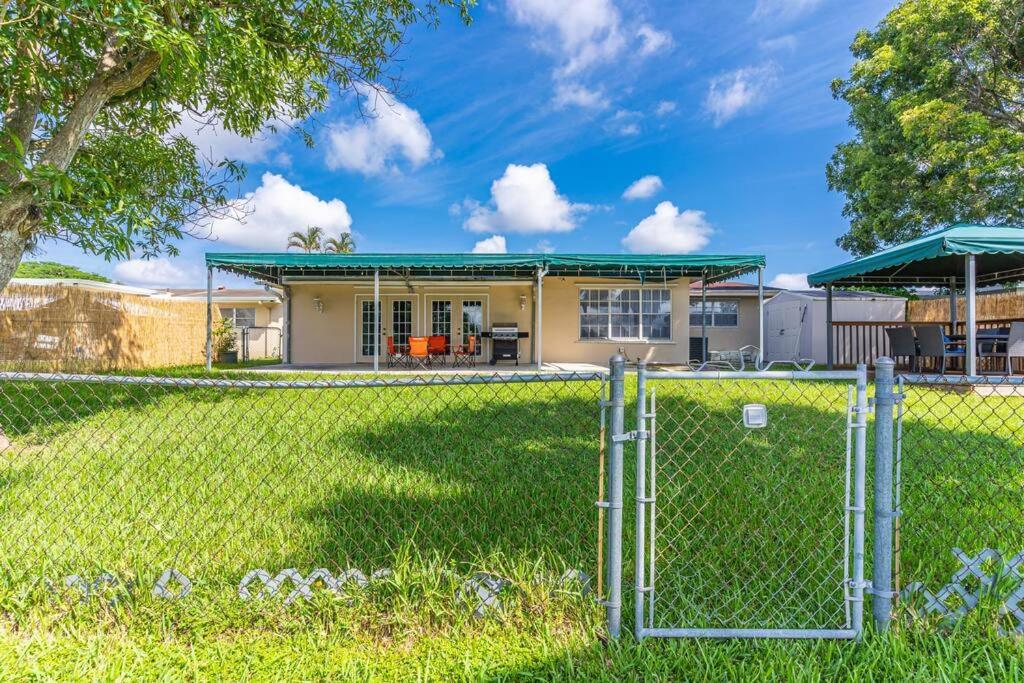 Private Lakefront Home In Miami/Pembroke Pembroke Pines Exterior photo