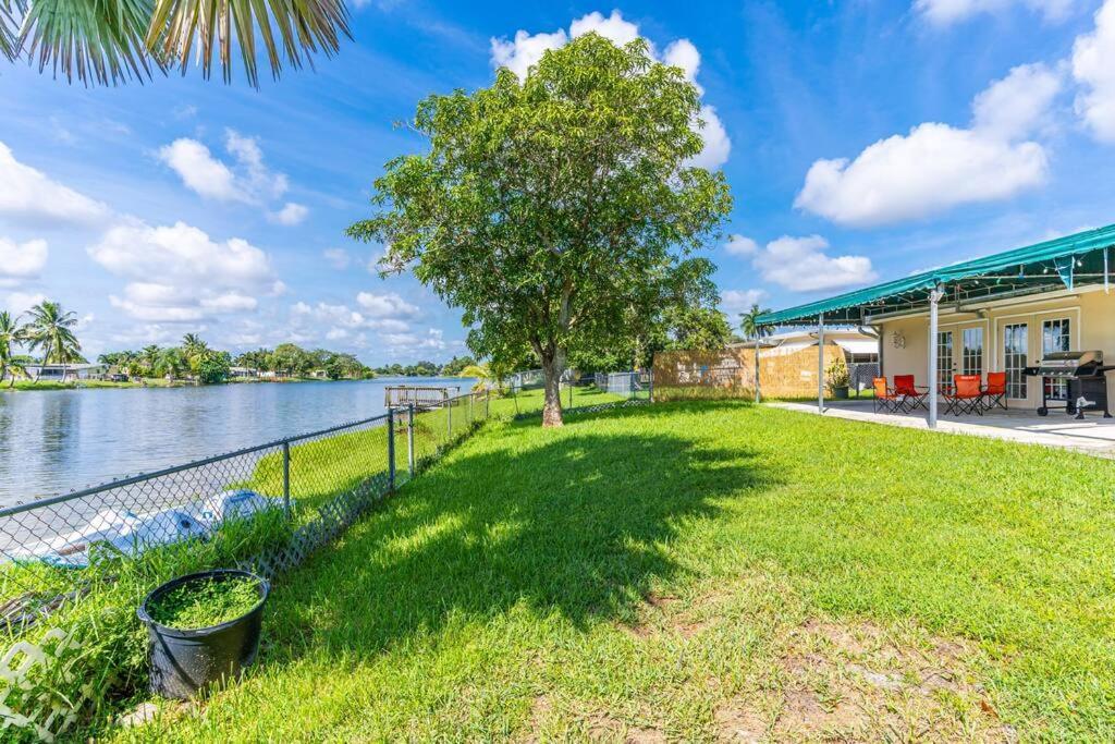 Private Lakefront Home In Miami/Pembroke Pembroke Pines Exterior photo