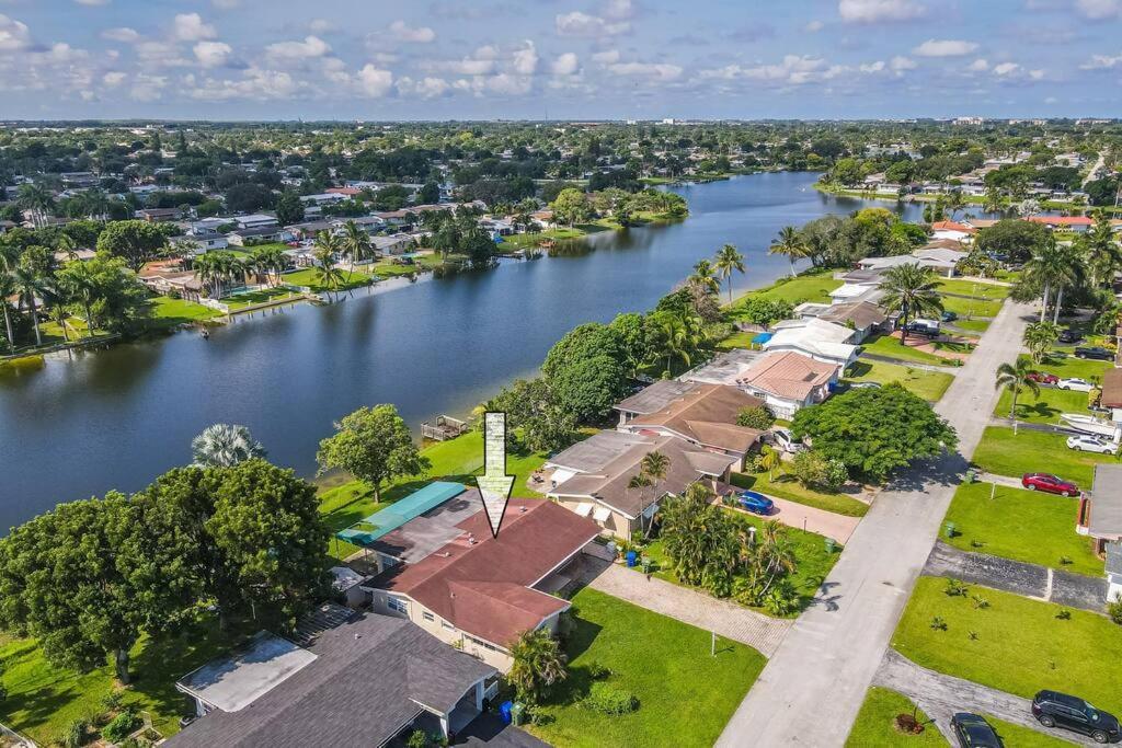 Private Lakefront Home In Miami/Pembroke Pembroke Pines Exterior photo