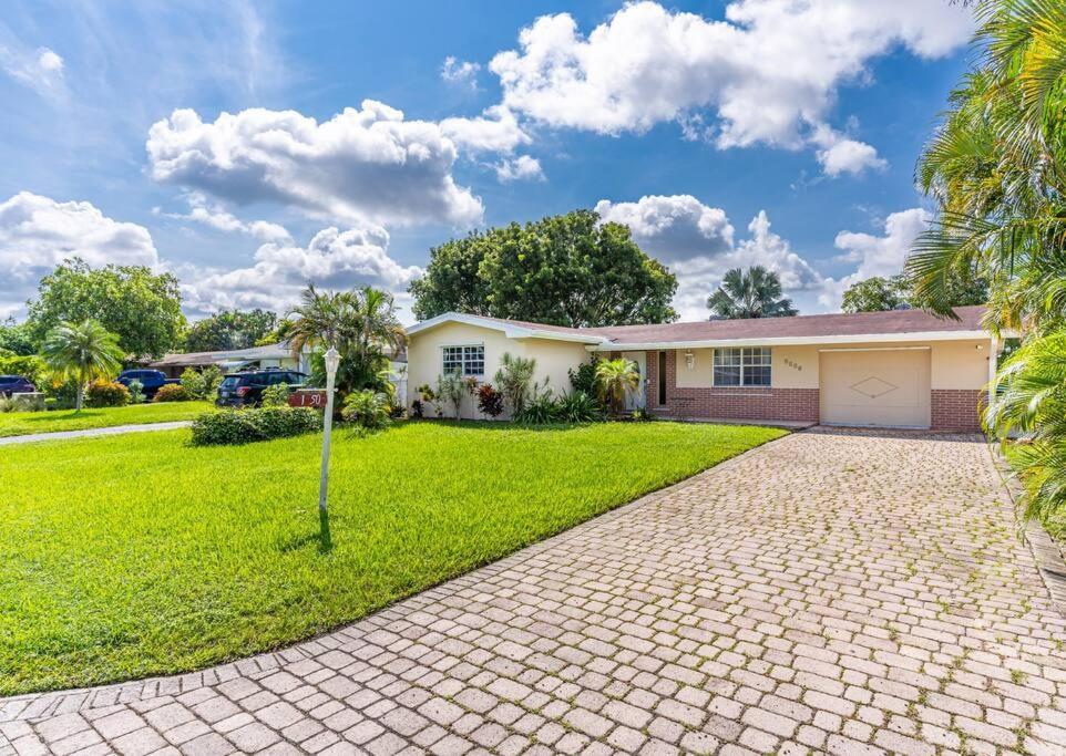 Private Lakefront Home In Miami/Pembroke Pembroke Pines Exterior photo