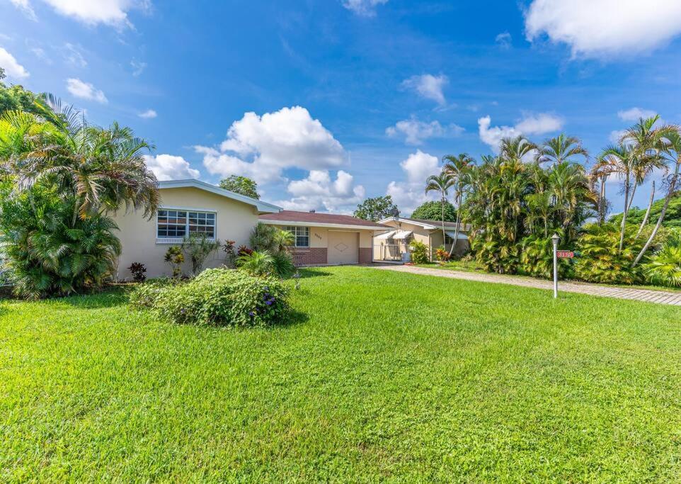 Private Lakefront Home In Miami/Pembroke Pembroke Pines Exterior photo