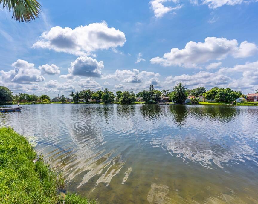 Private Lakefront Home In Miami/Pembroke Pembroke Pines Exterior photo